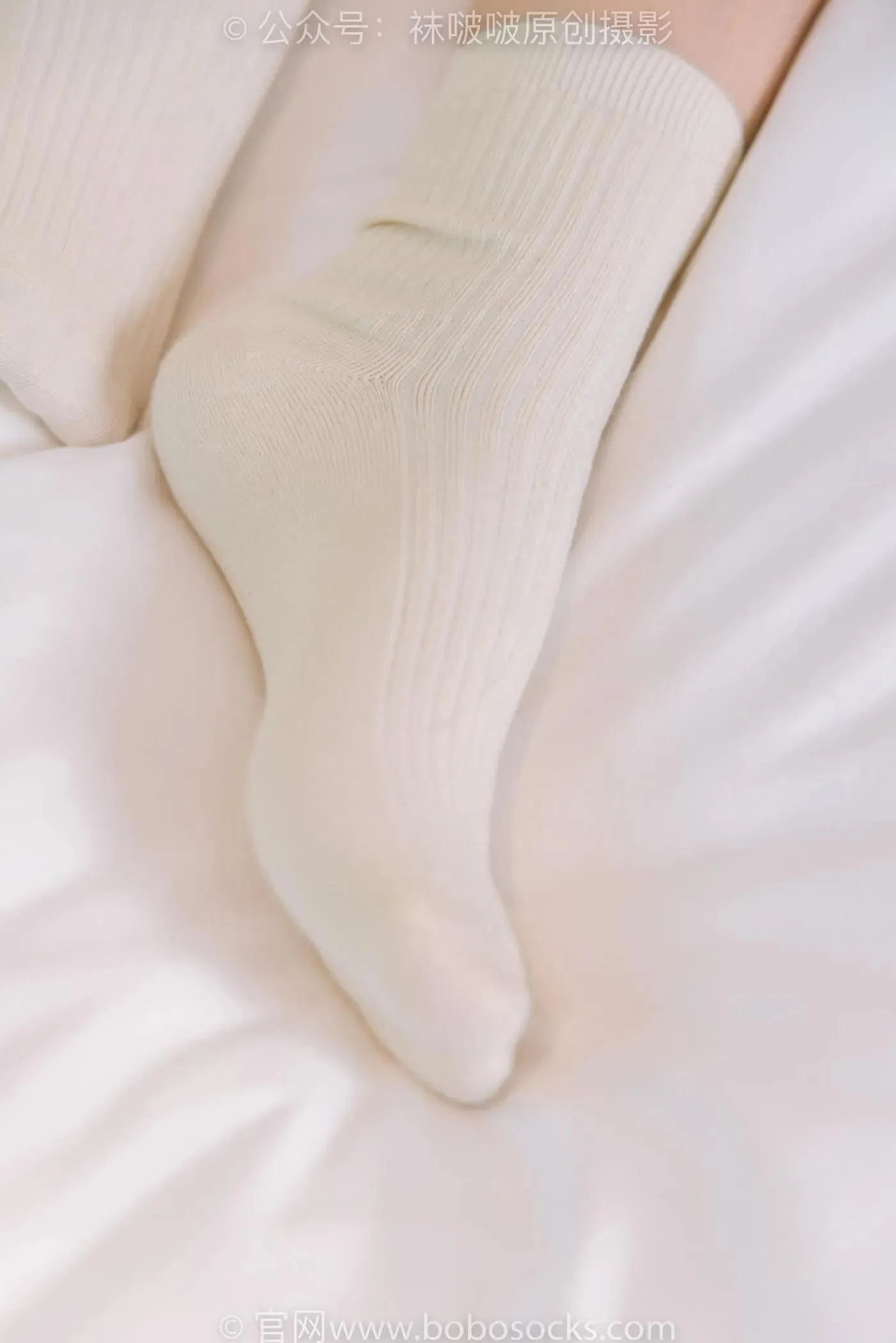 [BoBoSocks袜啵啵]NO.176 小安-运动鞋、白棉袜、裸足 [138P]插图2